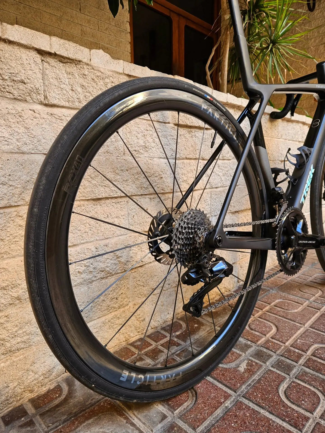 Carbon Wheels Buying Guide: What to Know First - Particle